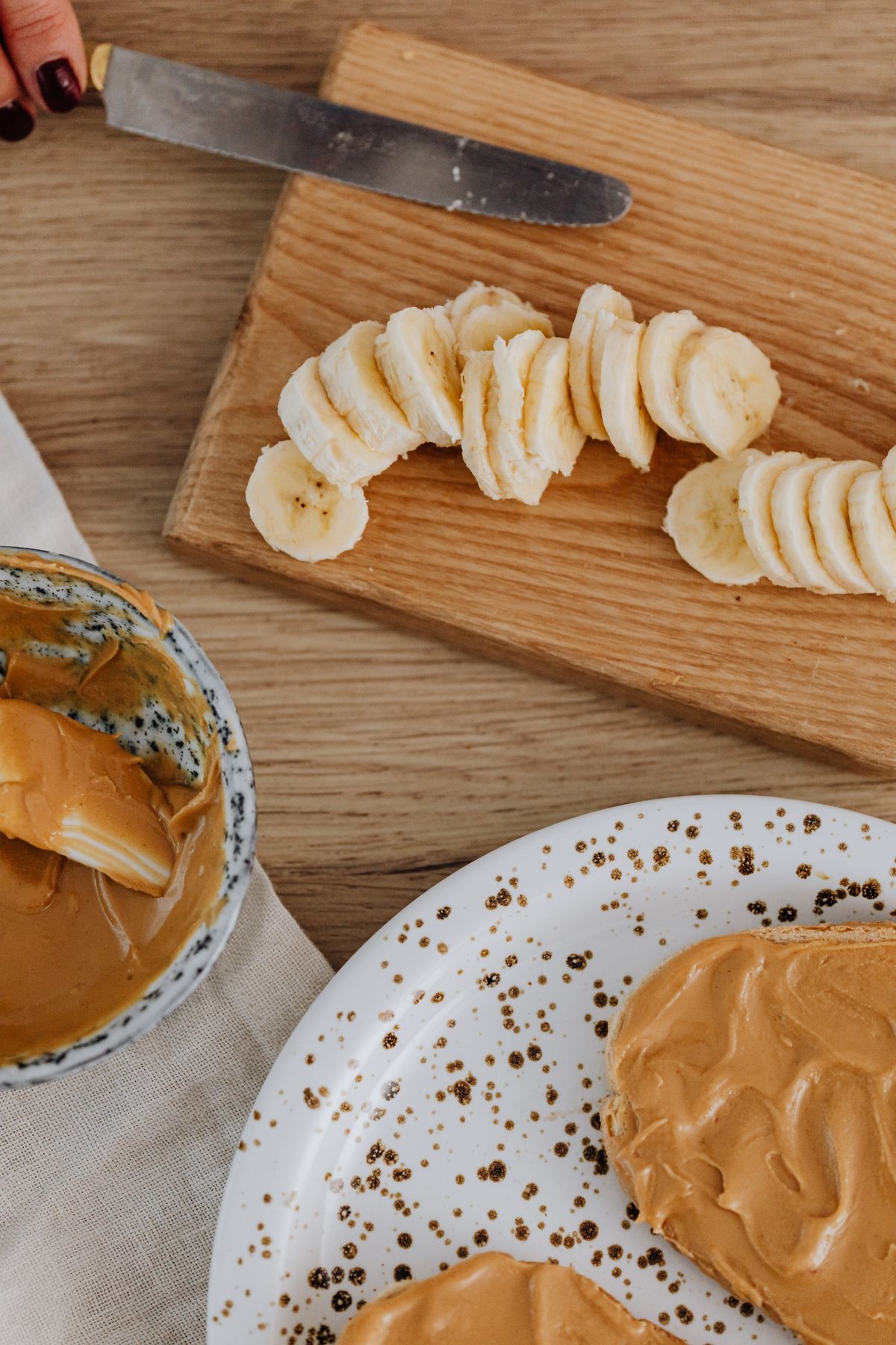 Sliced bananas arranged on a wooden chopping board