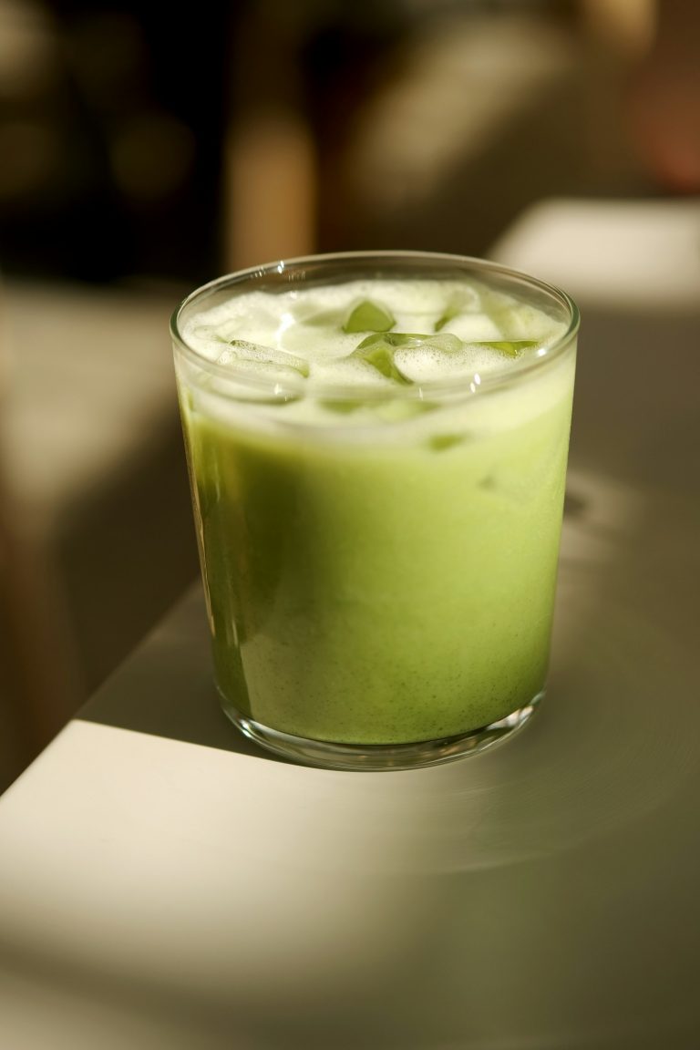 Iced Matcha Latte: Smooth, Creamy and Ready in 5 Minutes (2026)